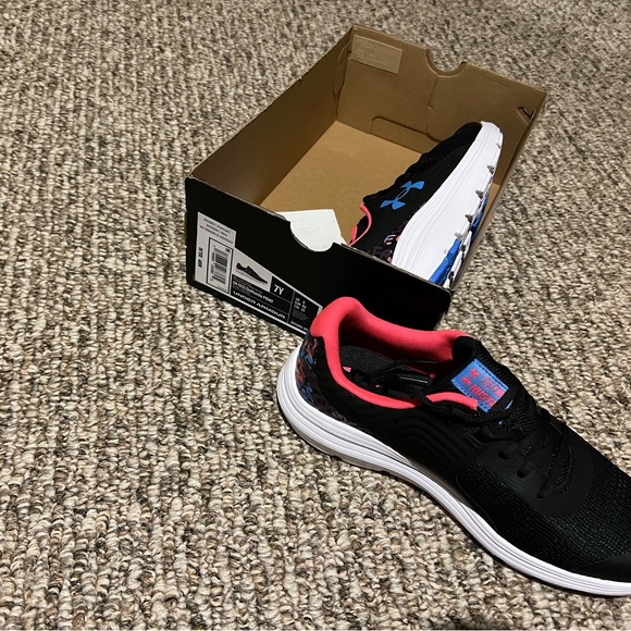 Nike girls shoes - Picture 1 of 3